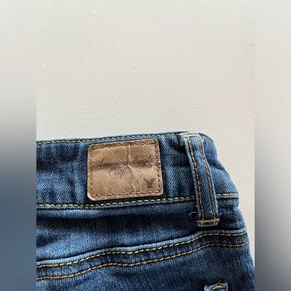 Women’s American Eagle rough hem blue jean shorts, size 10, 5 pockets denim - Picture 5 of 6